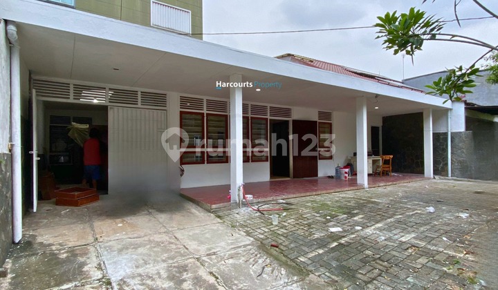 For Rent Classic House Suitable for Silent Office Area, Jl. Tulodong, Kebayoran Baru. For Rent Classic House Suitable for Silent Office Area, Jl. Tulodong, Kebayoran Baru.