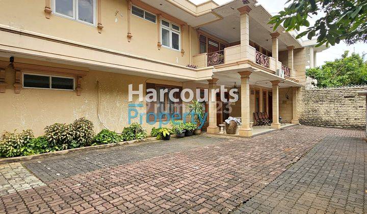 Dijual Rumah European Classic Style Area Tirtayasa Kebayoran Baru 2