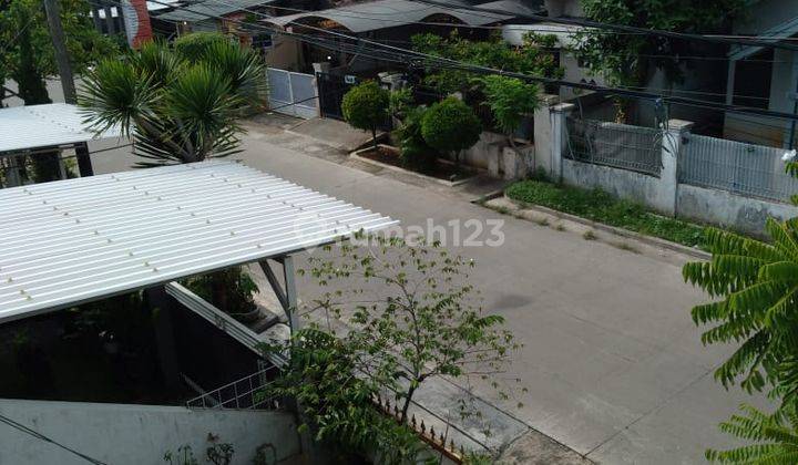 Dijual Rumah Asri Luas 240m² Strategis Dekat Mall Sms Karawaci 2