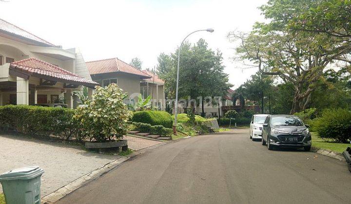 Rumah taman gaya klasik siap huni di BSD 2