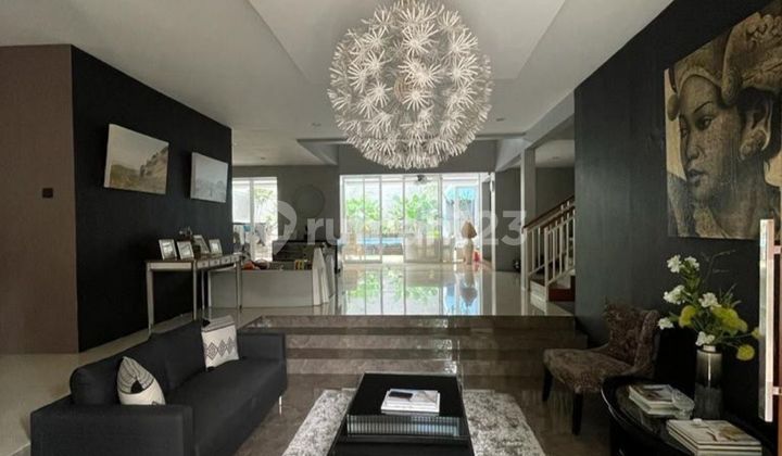 Comfortable Home Sweet Home Has a swimming pool in Bintaro Sector 9 2