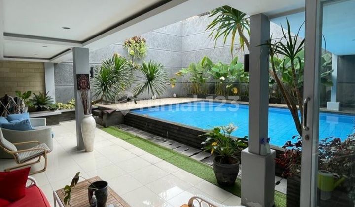Rumah Nyaman Home Sweet Home Ada swim pool di Bintaro Sektor 9
