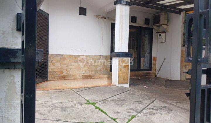 Rumah  cakep 2 lantai siap huni di Metro Permata Karang Tengah, Tangerang 2