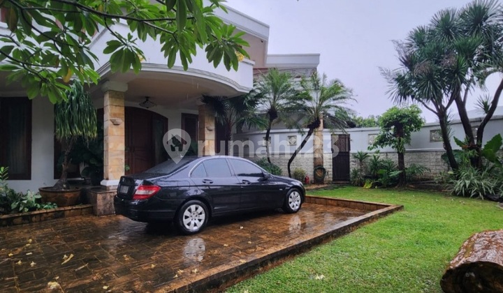 Rumah Siap Huni Dengan Kolam Renang, Pondok Indah Jakarta Selatan