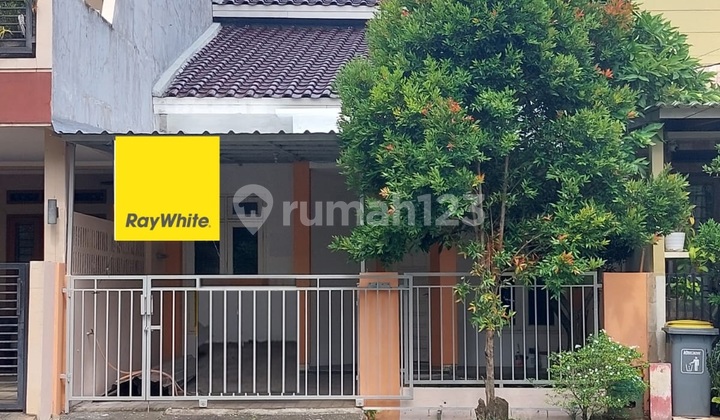 Nice house, flood-free, ready to occupy in Bintaro.