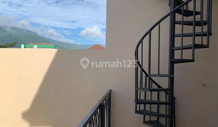 Rumah modern 2 lantai di perumahan Ratimaya Batu 2