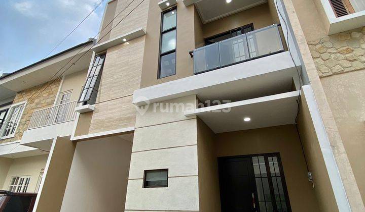 Villa Modern Luas Furnished Nyaman Asri Tidak Jauh Dari Jtp Batu 1