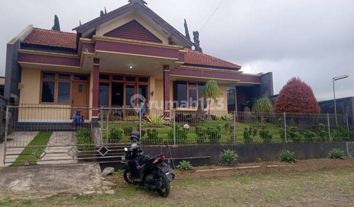 Villa Bagus Luas Halaman Luas Asri Dekat Selecta Kota Batu 2