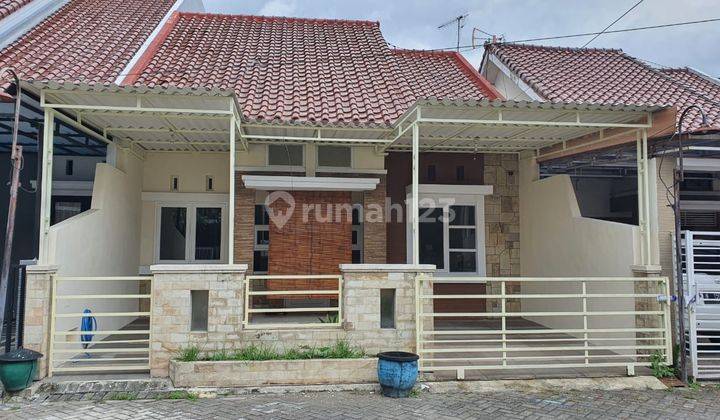 Rumah Keren Cocok Untuk Pasangan Muda Minimalis Di Malang Kota  2