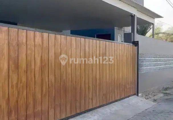 Rumah 3 Lantai Cantik Desain Elegan Plus Kolam Tengah Kota Malang 1