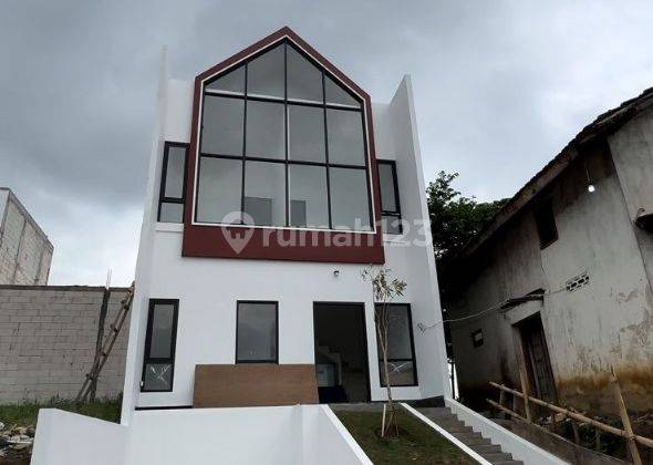 Rumah villa baru dengan view pegunungan GAURI ARKATAMA di Kota Batu 1