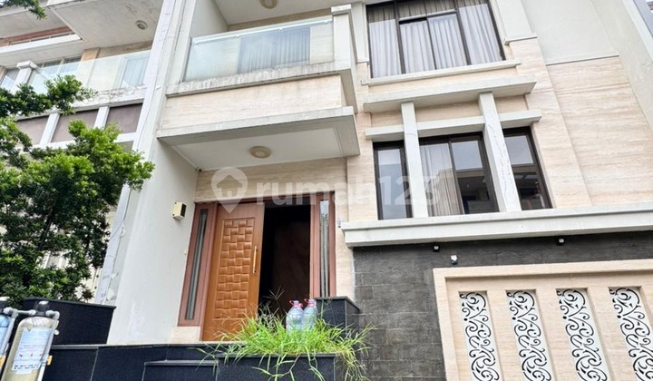 Rumah Bagus Mewah di Crown Golf Pik. Siap Huni Full Furnish