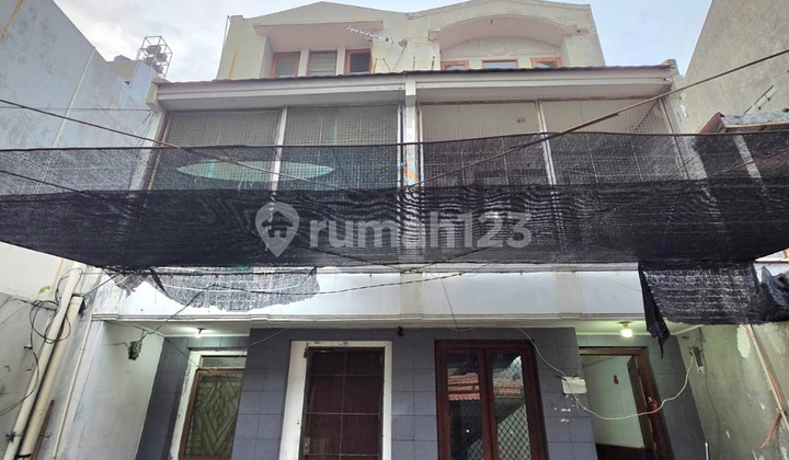 Dijual Ruko Gandeng di Mangga Besar. Luas 9X23m. Lokasi Strategis