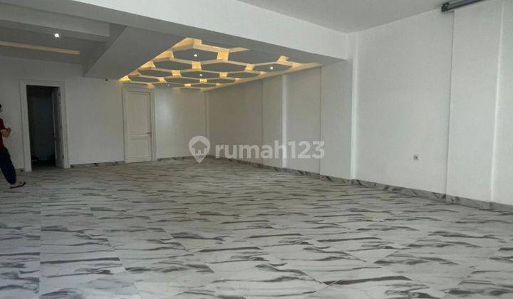 Rumah Mewah Pik Brand New 3,5 Lantai Ada Kolam Renang 1