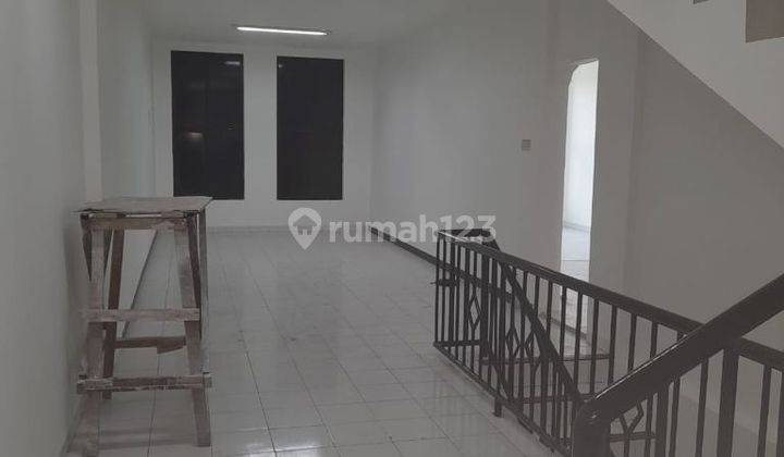 Ruko 3 lantai gandeng 3 luas 328 SHM Bagus tanpa renovasi 2