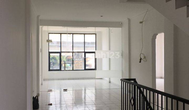 Ruko 3 lantai gandeng 3 luas 328 SHM Bagus tanpa renovasi 9