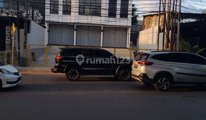 Ruko 3 lantai gandeng 3 luas 328 SHM Bagus tanpa renovasi 11