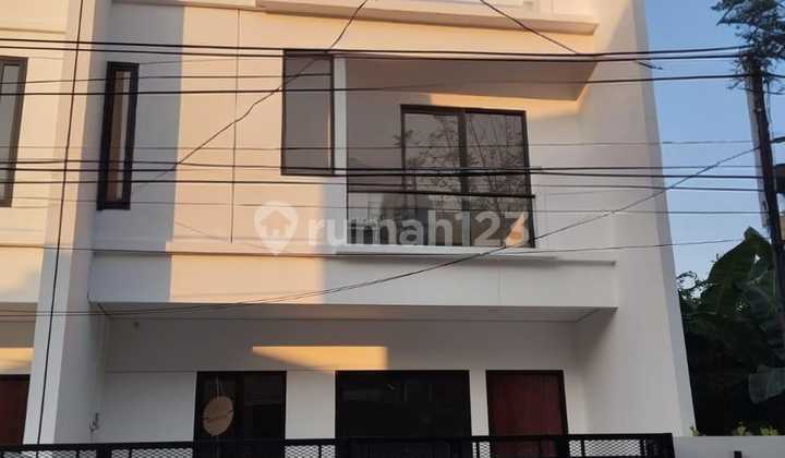 Rumah 3 Lantai Baru Minimalis Modern Siap Huni di Sunter Agung Jakarta Utara Rumah 3 Lantai Baru Minimalis Modern Siap Huni di Sunter Agung Jakarta Utara