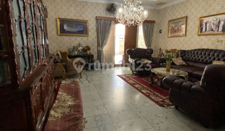 Rumah Bagus Lokasi Strategis Cocok untuk Rumah Kost di Pusat Kota Kebayoran Baru Jakarta Selatan