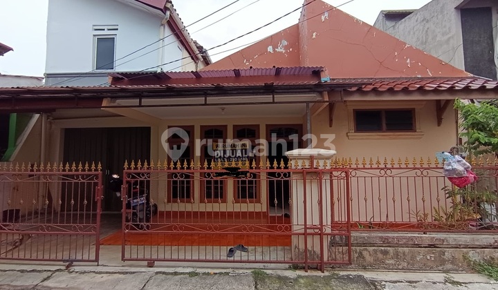 Rumah Tua 2 Lantai di Taman Malaka Duren Sawit Jakarta Timur - Dengan Akses Mudah
