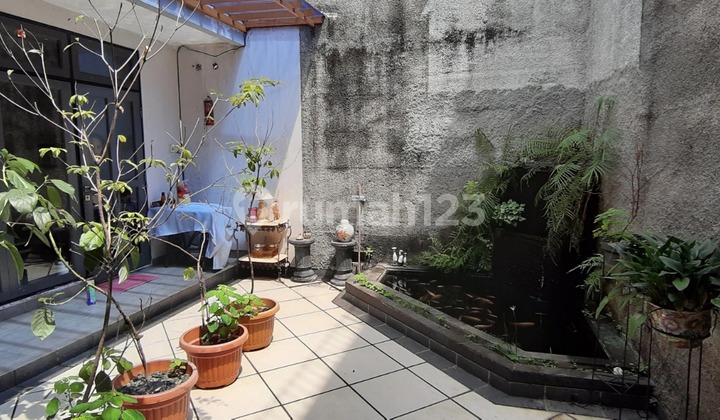 Rumah Bergaya Modern di Taman Modern, Jakarta Timur 2