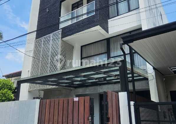 Dijual Rumah 5 Lantai Di Cluster Aralia Harapan Indah Bekasi