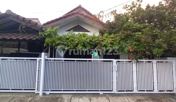 Rumah 2 Lantai Luas 210 SHM di Perumahan Garnd Galaxy, Bekasi 1