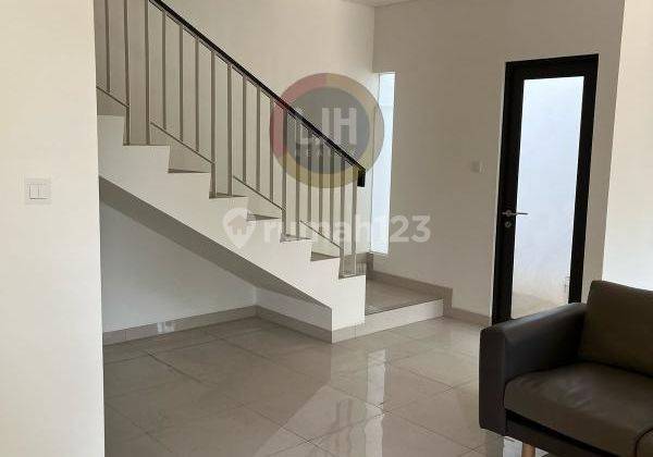 Rumah Attic Semi Furnished di Wisteria De Maison, Ujung Menteng, Jakarta Timur 2