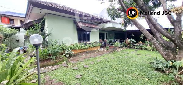 Rumah 1.5 Lantai Luas 580 SHM di Jatiwaringin Asri Pondok Gede