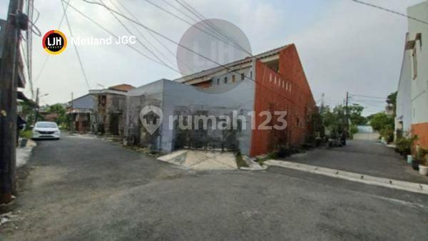 Rumah Hook SHM Luas 145 di Pulogebang, Jakara Timur