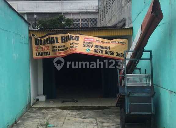 For Sale: 2.5-Story Shophouse in Ciracas, Pasar Rebo, East Jakarta For Sale: 2.5-Story Shophouse in Ciracas, Pasar Rebo, East Jakarta