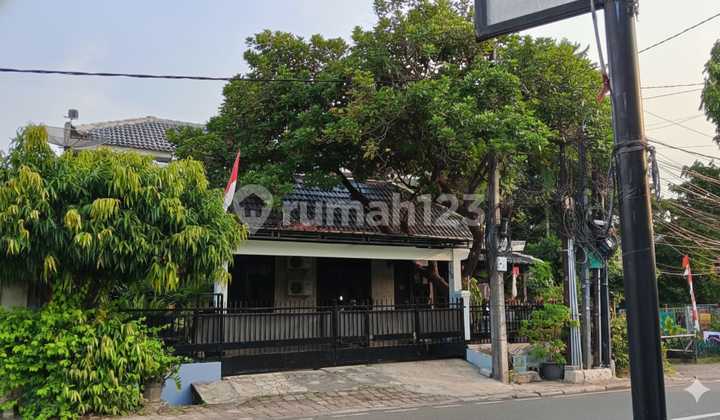 2-Story Hook House Area 207 in Pondok Kelapa, East Jakarta