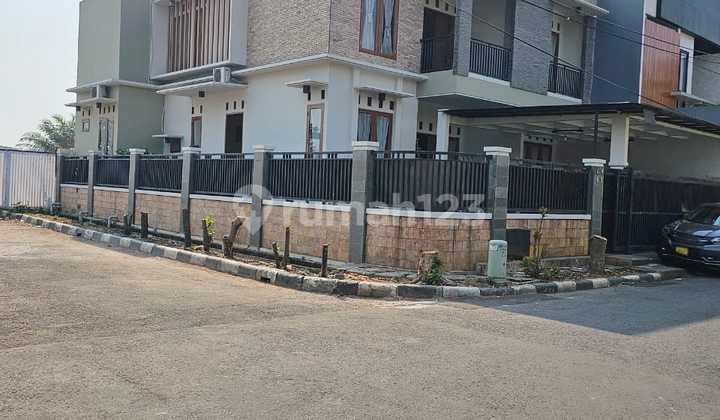 Rumah Besar Di Metland Cakung Jakarta Timur 