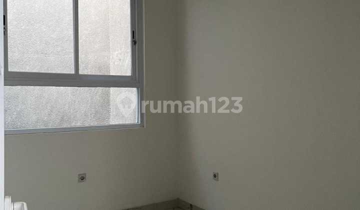 Ready-to-Occupy 2.5-Story House in Janur Asri, Kelapa Gading 2