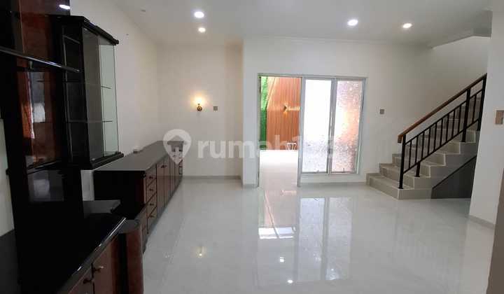 Rumah 2 Lantai lebar 8 di Cluster Teresta Metland Menteng, Cakung