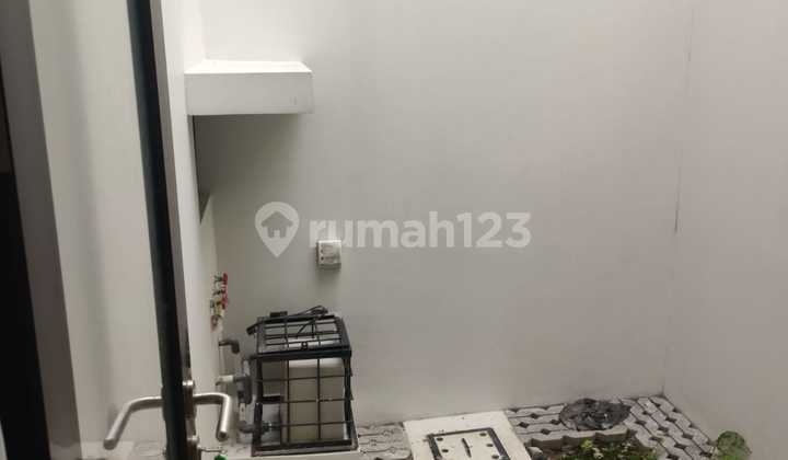 Rumah Bagus Dua Lantai Unfurnished di Summarecon Bekasi, Bekasi 3