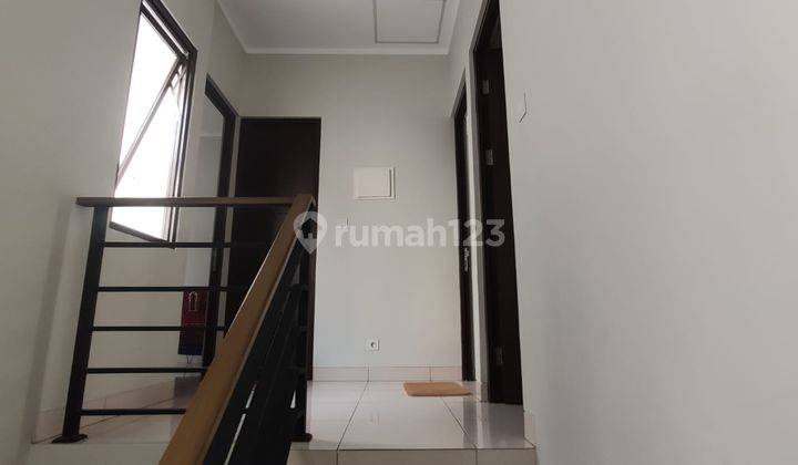 Rumah Bagus Dua Lantai Unfurnished di Summarecon Bekasi, Bekasi 8