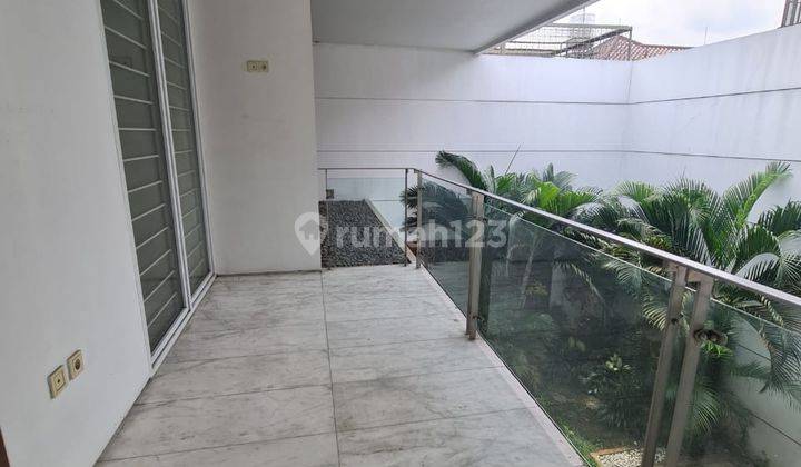 Rumah Dijual di Perumahan Taman Kebon Jeruk Intercon 2