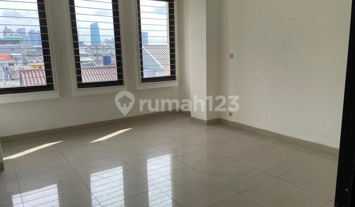 Affordable Fast Rent 4.5 Story Shop House Petojo Main Road Central Jakarta 2