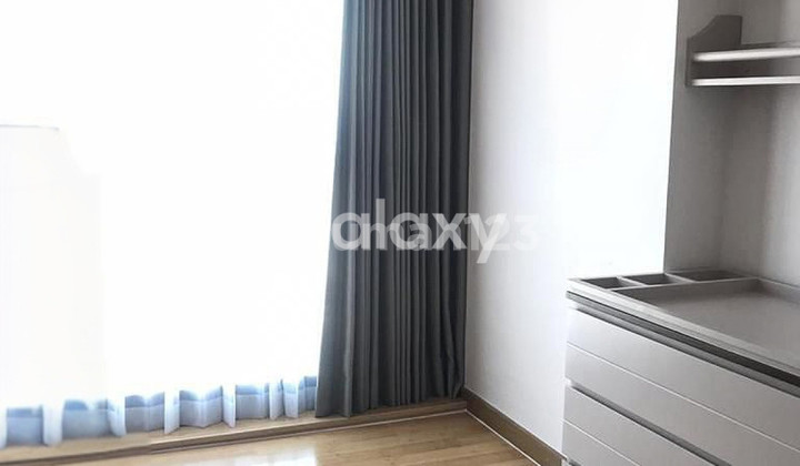 tampak depan sewa apartemen the peak residence