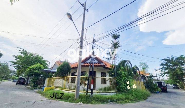 RUMAH DISEWAKAN DENGAN CARPORT 2 MOBIL 1