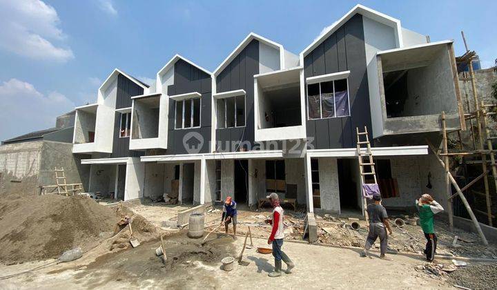 Rumah Dua Lantai Dalam Cluster Asri Viu Danau Di Munjul Cilangkap Jakarta Timur