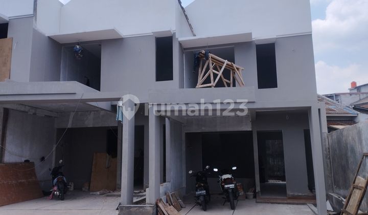 Rumah di jual dalam cluster dua lantai di Cipayung Munjul Jakarta timur
