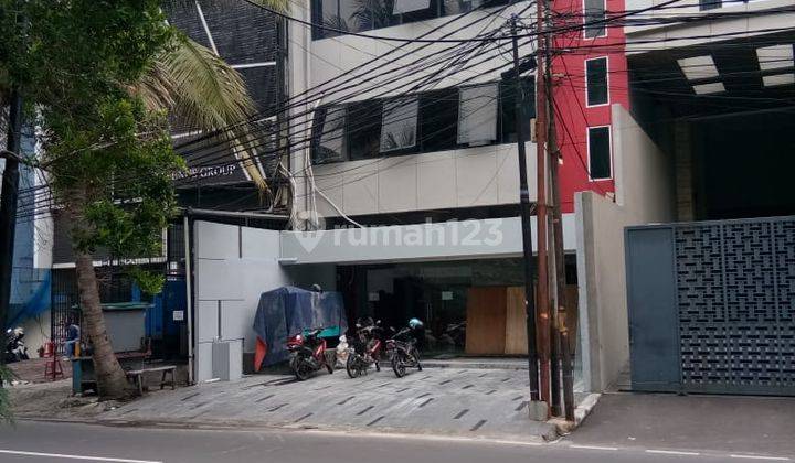 Gedung Perkantoran 3 Lantai Disewakan Murah di Jalan Juanda 1