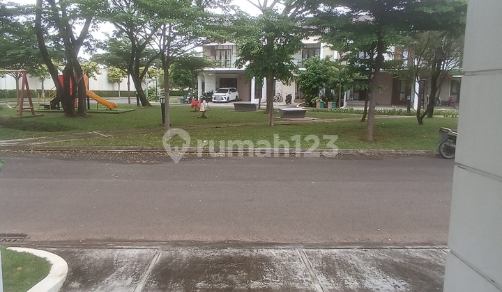 Rumah Modern Tropical di The Orchard, Burgundy Summarecon Bekasi, Bekasi 2