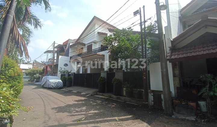 Rumah Taman Galaxy, Depan Lapangan Tenis, Galaxy, Bekasi Selatan 2