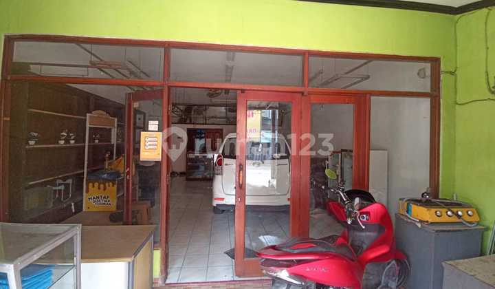 Shop house on a busy main road in Kaliabang Tengah, Medan Satria, Bekasi. Shop house on a busy main road in Kaliabang Tengah, Medan Satria, Bekasi.