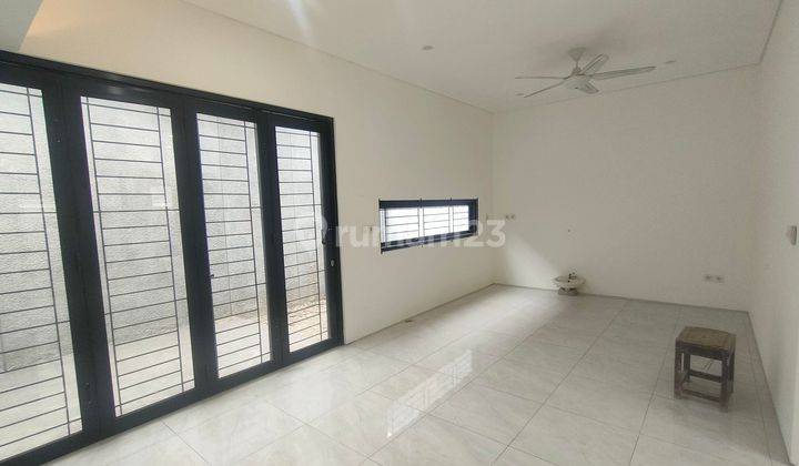 Rumah Fully Renovated Desain Modern Minimalis Bebas Banjir di Taman Galaxy 2