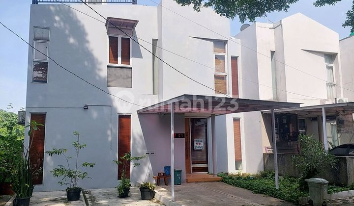 Exclusive 3-Story Modern Townhouse Access to Yasmin Toll Road and Station