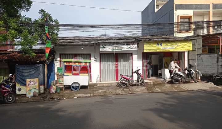 Very Strategic Active Kiosk in Front of Cibinong Regional Hospital